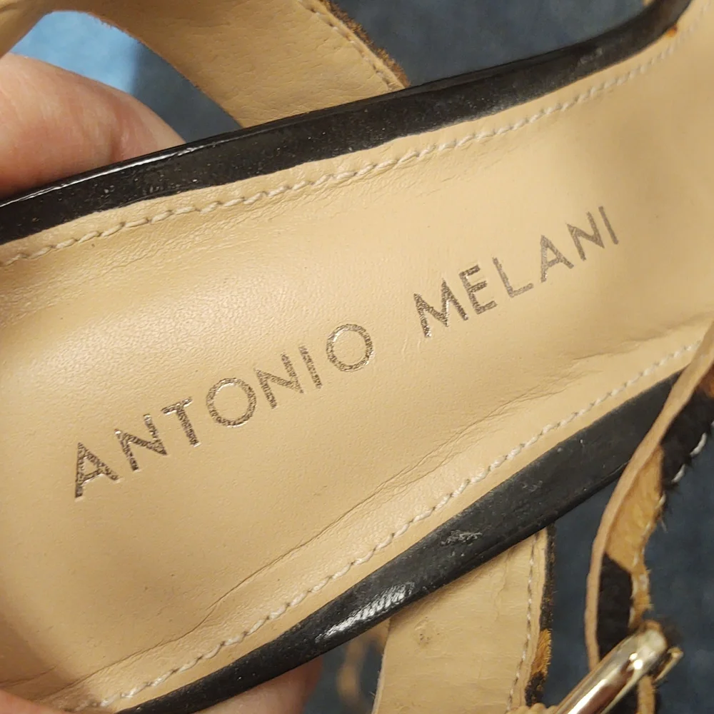 *DONATED 11/1/23* GUC Antonio Melani Heels Size 6.5 - Picture 6 of 10